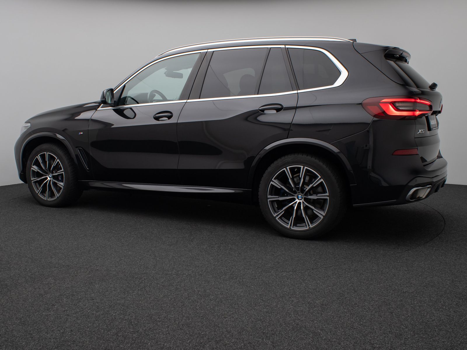 Fahrzeugabbildung BMW X5 xD40d M Sport Panorama 360° HUD DAB HiFi AHK