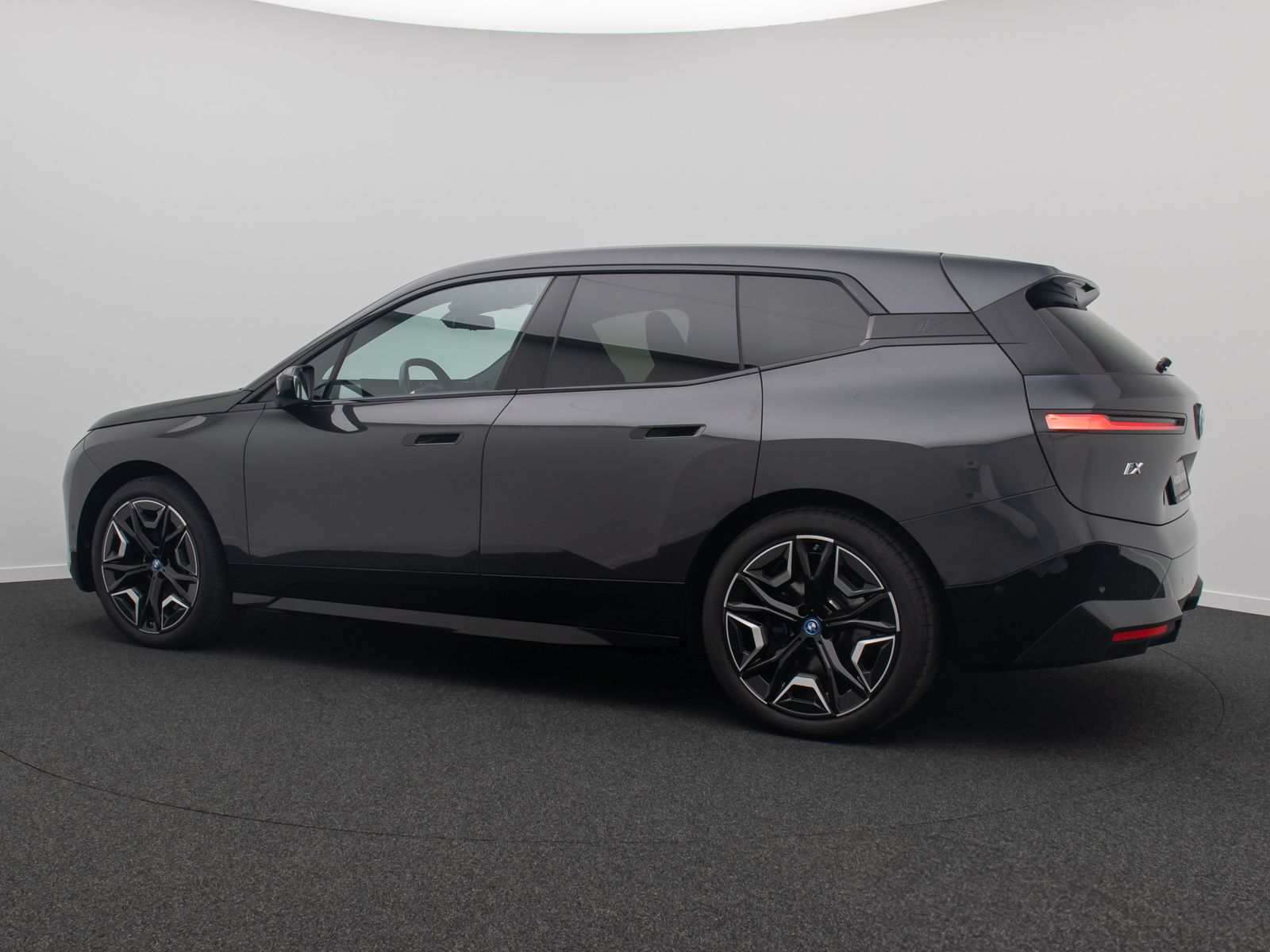 Fahrzeugabbildung BMW iX xD40 Sportpaket DAB SkyLounge 360° AHK 22Zoll