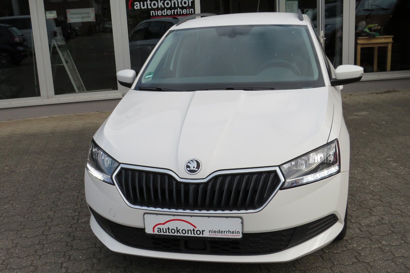 Fahrzeugabbildung SKODA Fabia Ambition DSG PDC NAVI SITZH APP 8-FACH 1.H