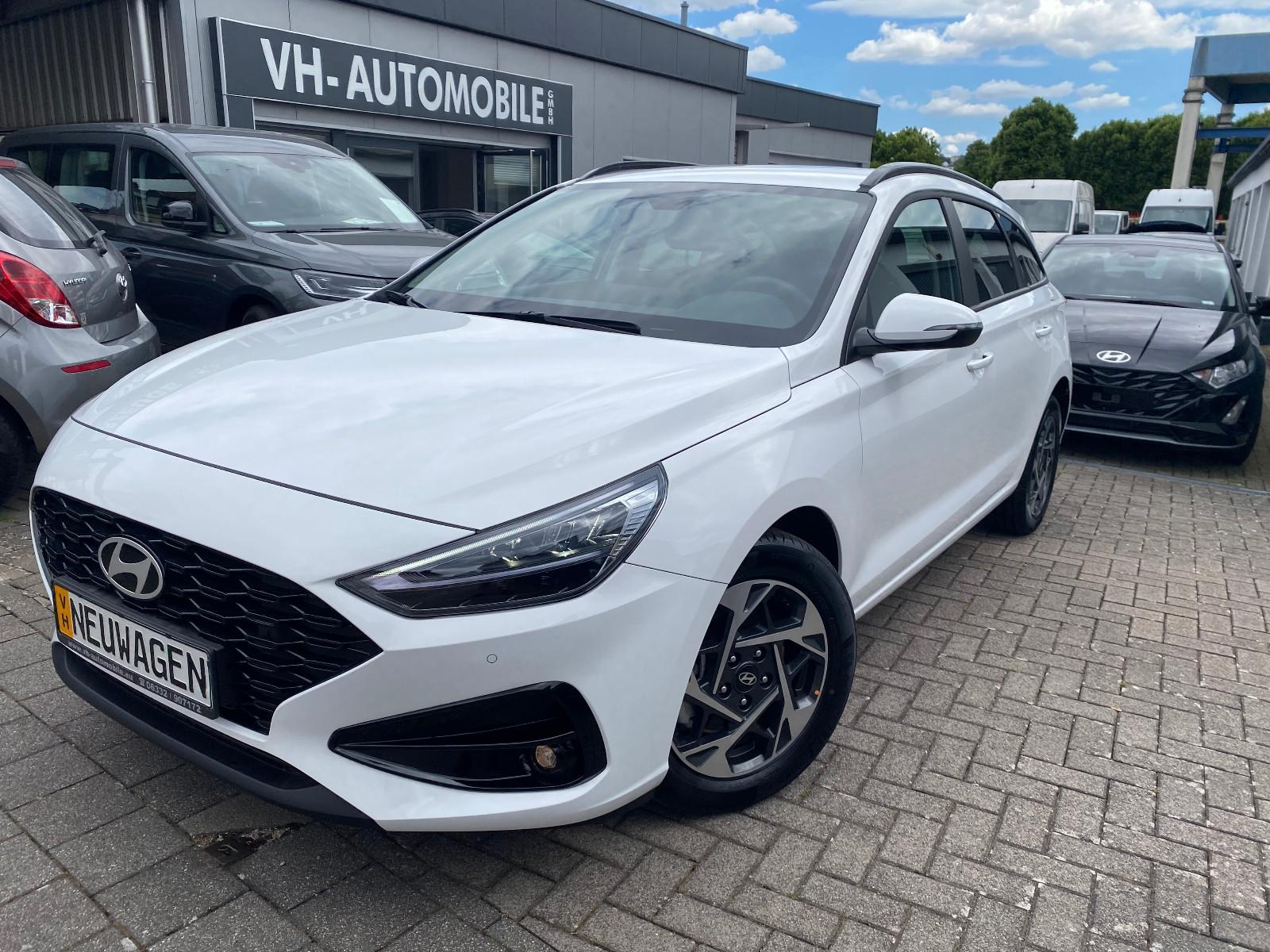 Hyundai i30cw1.5i*LED HSW*NAVI*R.KAMERA PDC vo&hi*Sitzhz