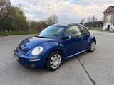Volkswagen New Beetle 1.6 - Volkswagen New Beetle mit Benzin-Antrieb: Limousine, 1.6
