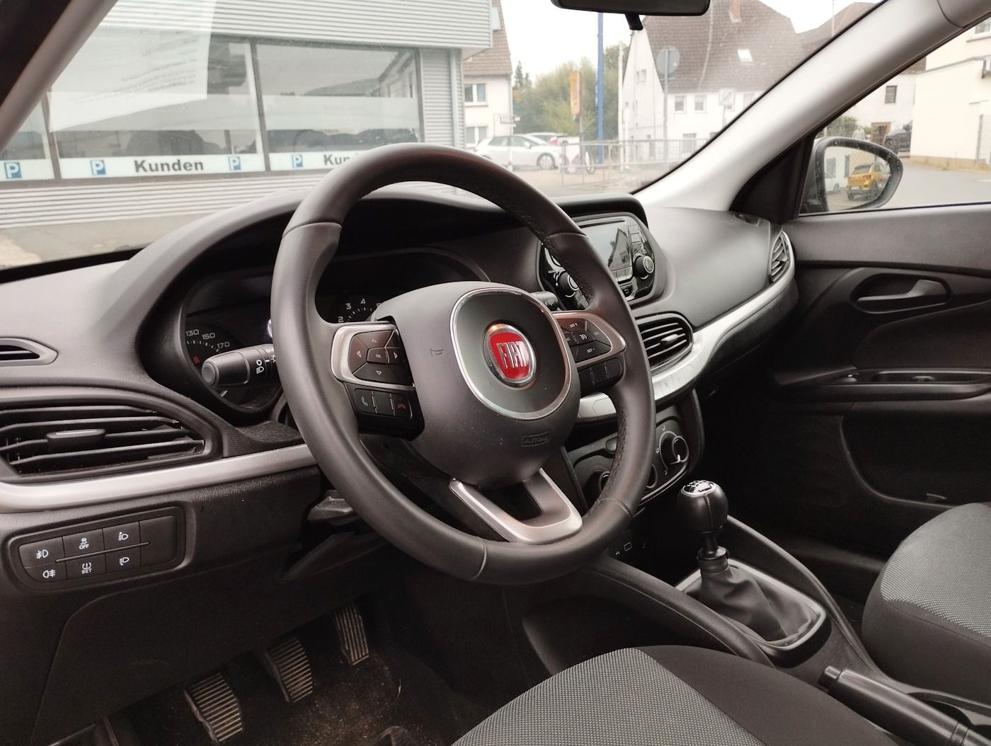 Fahrzeugabbildung Fiat Tipo Hatchback 1.4 Sitzheiz Klima PDC ALU