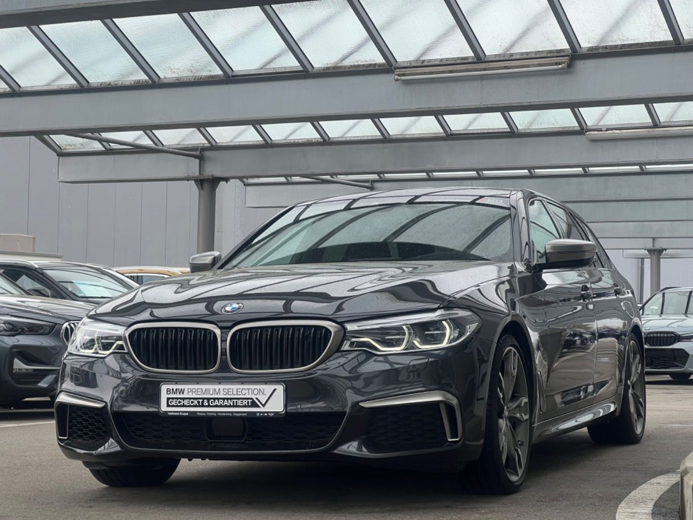 Fahrzeugabbildung BMW M550d xDrive Tour. AHK/NighVis 2 JAHRE GARANTIE