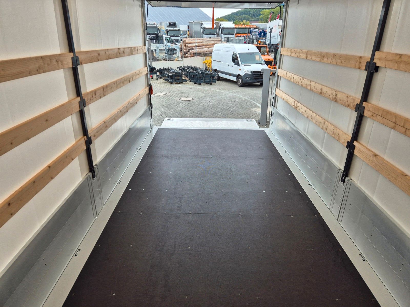 Fahrzeugabbildung Iveco Eurocargo ML75E19/P LBW  Spoiler Klima 3 Sitze