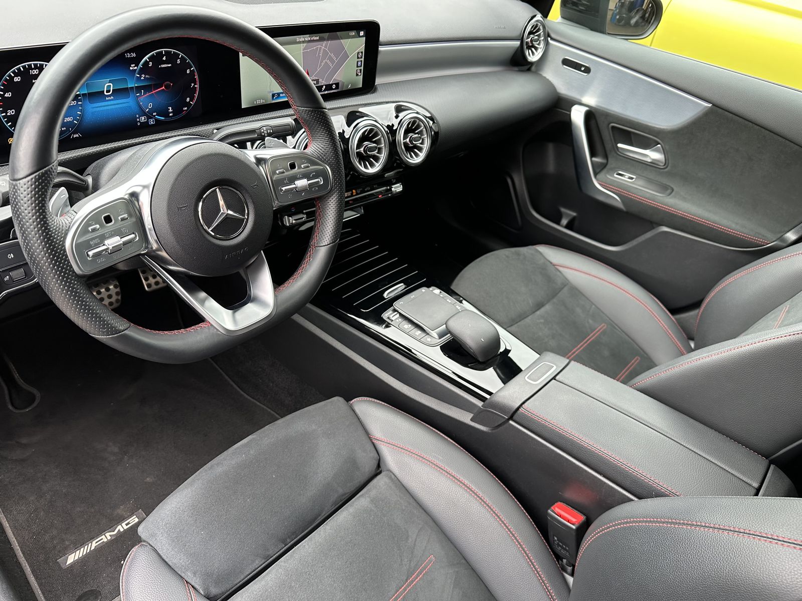 Fahrzeugabbildung Mercedes-Benz A 180 AMG-Line NAV+LED+PANORAMA+SHZ+NIGHT+19ZOLL