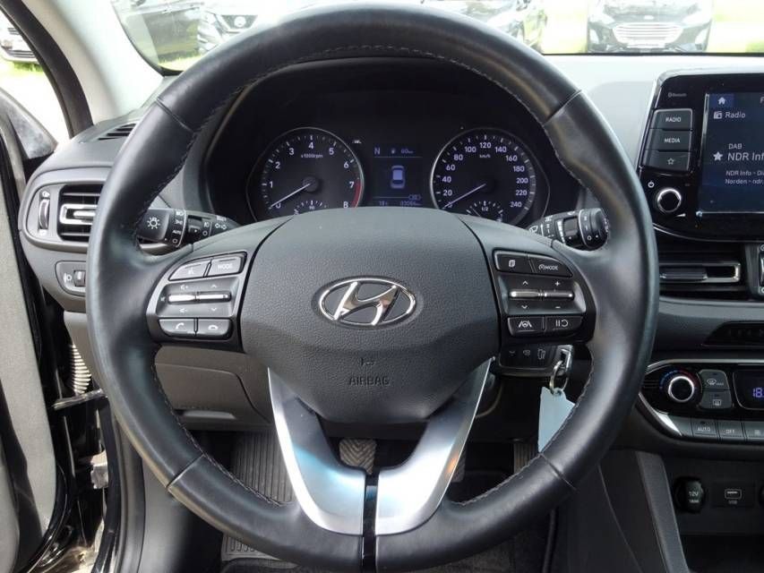 Fahrzeugabbildung Hyundai i30 Kombi 1,5 T-GDI 48V-Hybrid Edition 30