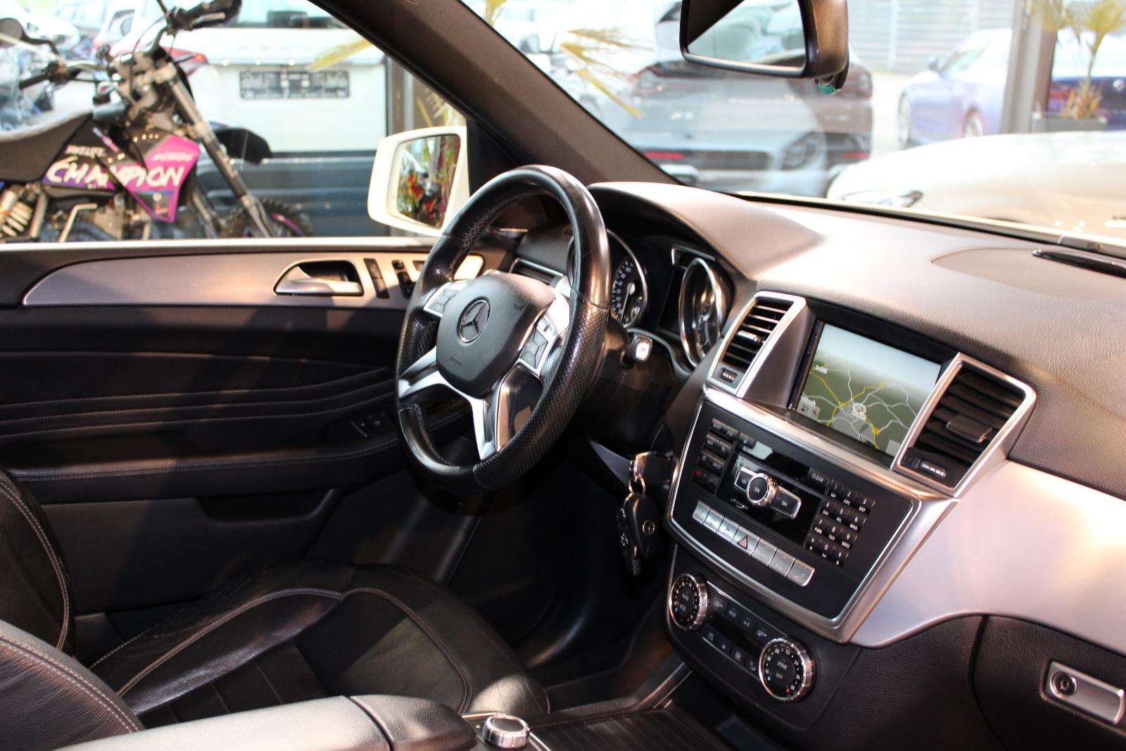 Mercedes-Benz ML 350 CDI AMG Line 4Matic AHK Navi PDC