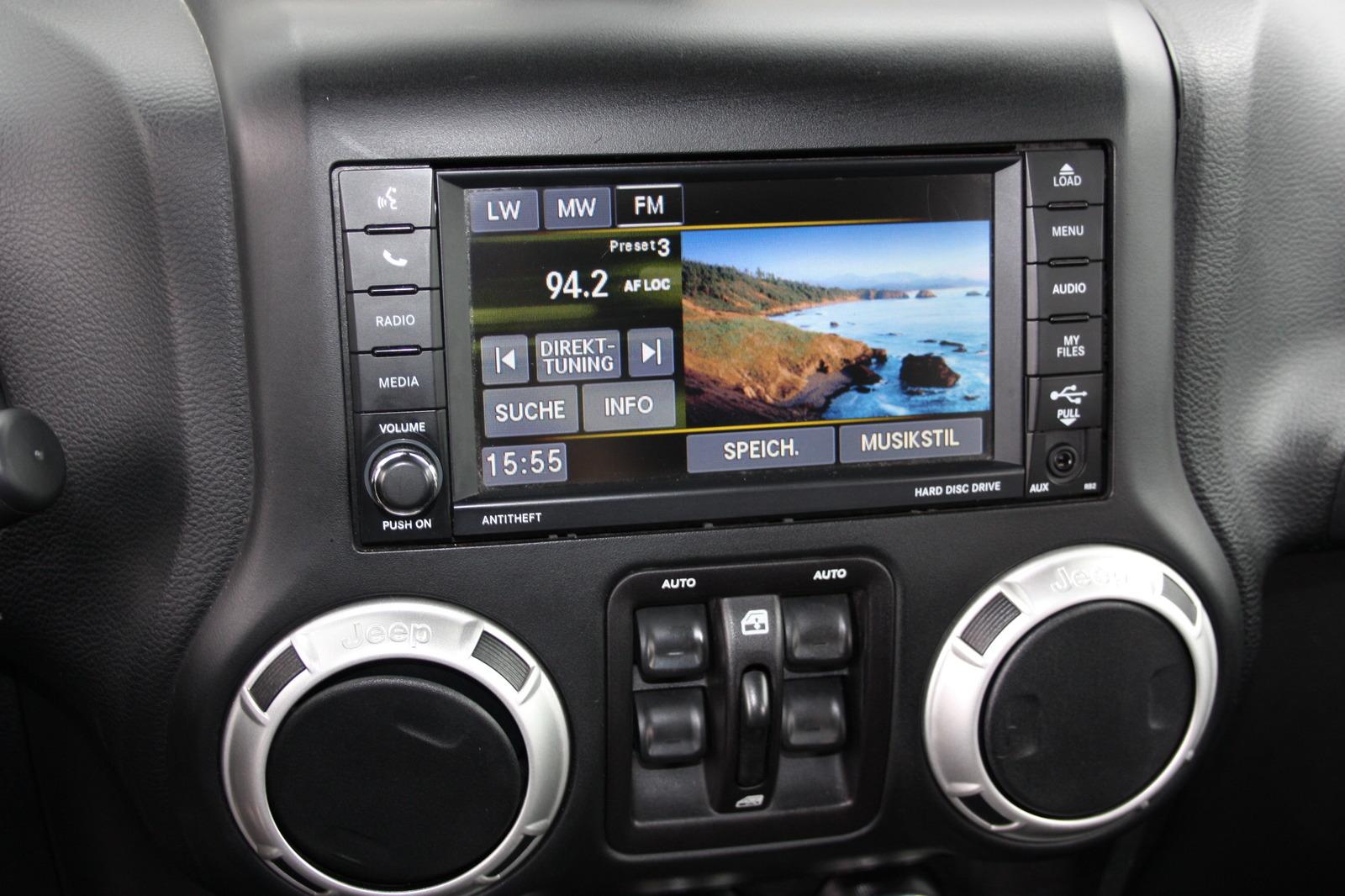 JEEP WRANGLER 2.8 SAHARA AUTO. GPS / CUIR / ATTELAGE / LED | 200 ch | 4X4 | ATTELAGE FIXE | PANORAMA | SELLERIE CUIR