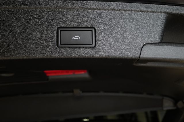 Volkswagen Touareg 3.0TDI R-Line Nachtsicht Pano StdHz 22" 
