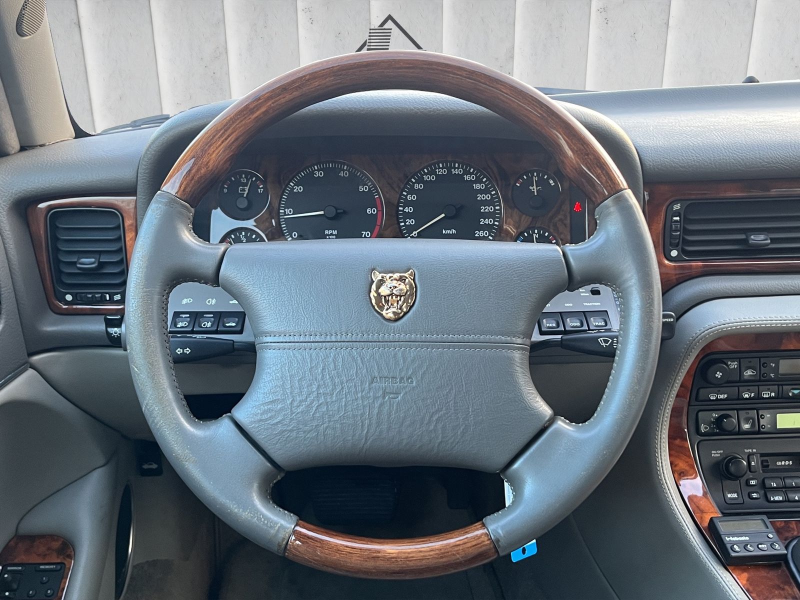 Fahrzeugabbildung Jaguar XJ X300 LWB**Standheizung**EIN ECHTER JAGUAR**