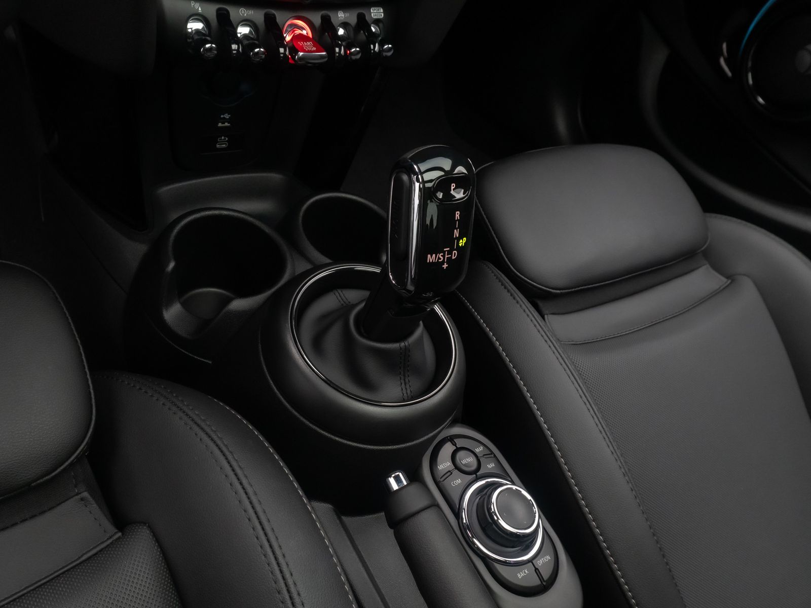 Fahrzeugabbildung MINI COOPER Panorama Kamera HUD H/K DAB Komfort Voll