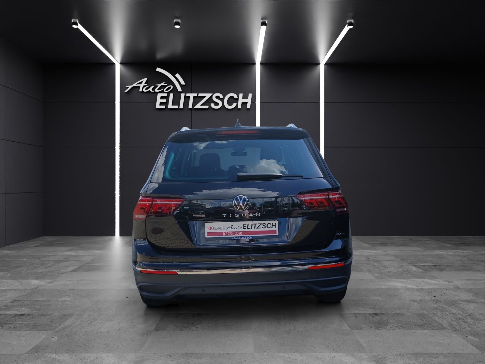 Fahrzeugabbildung Volkswagen Tiguan TDI United DSG Matrix Navi HUD AID ACC RF