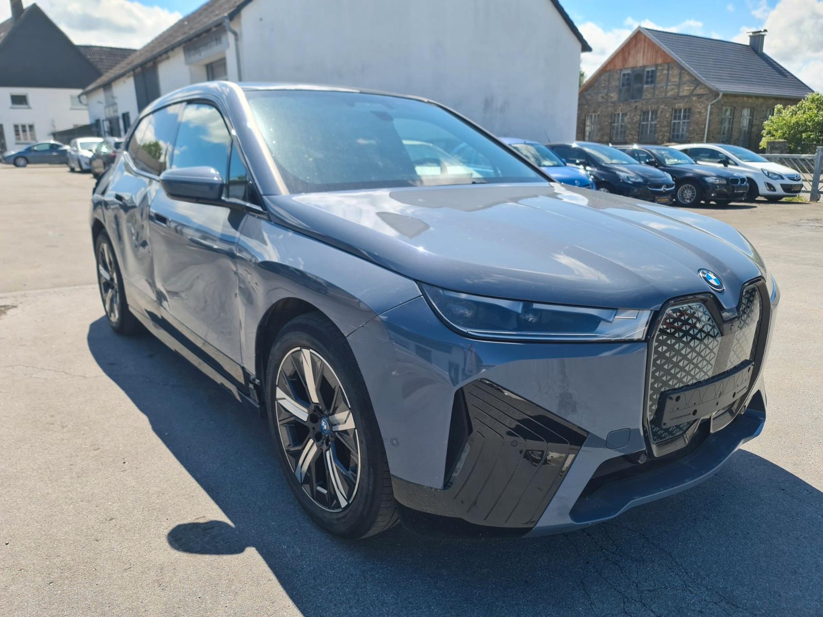BMW iX 40 xDrive Sport