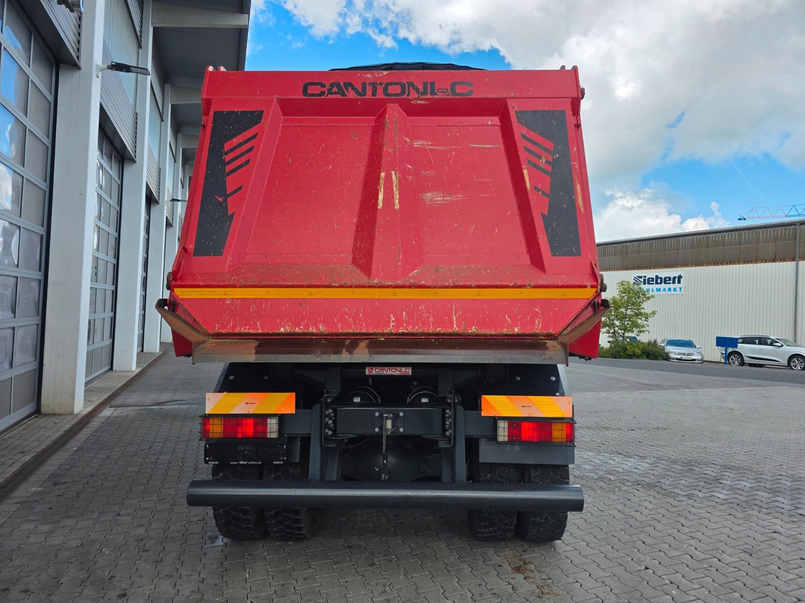 Fahrzeugabbildung Iveco Astra HD9 84.50-80 8x4 Muldenkipper Schalter