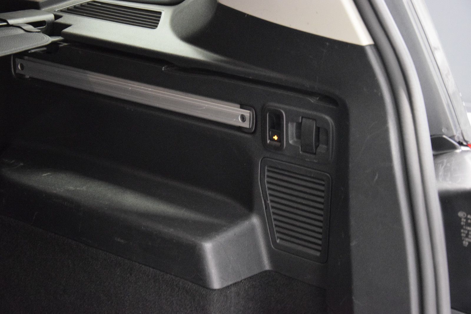 Fahrzeugabbildung Volkswagen Touran Comfortline 7-Sitzer Massage LED Kamera