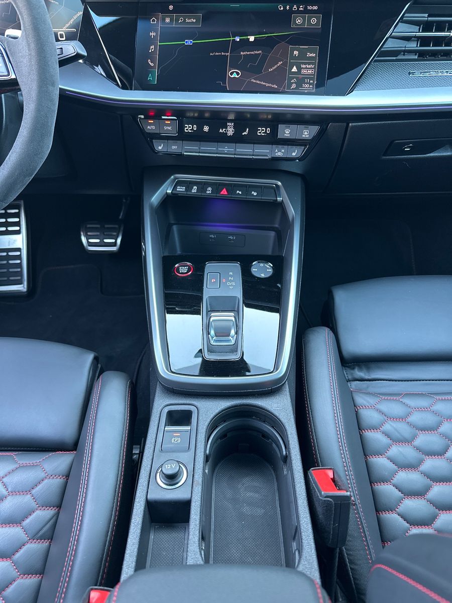 Fahrzeugabbildung Audi RS3 SpB 2.5 TFSI Qu NAV+LED+ACC+HEADUP+KAM+B&O