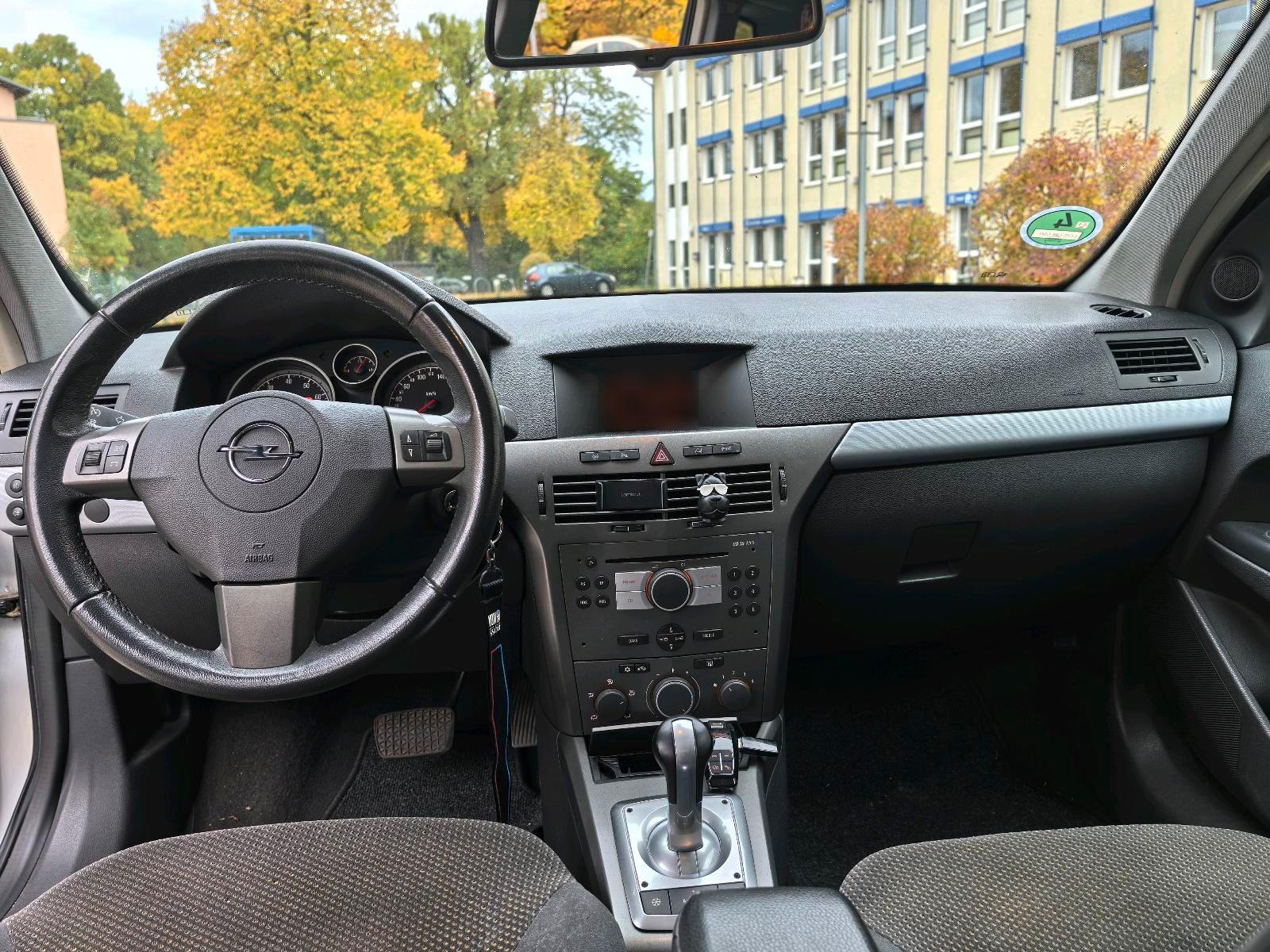 Opel Astra 2005 — photo 12