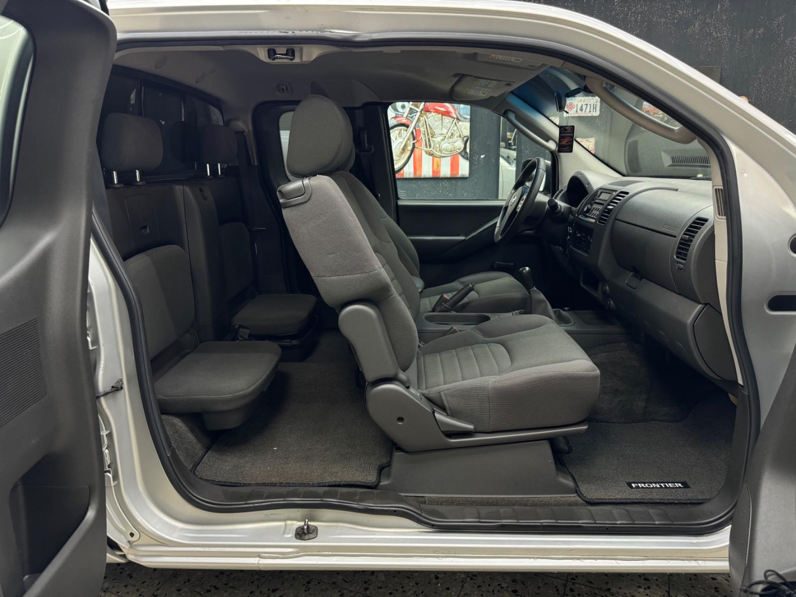 Nissan Frontier 2005 — photo 29