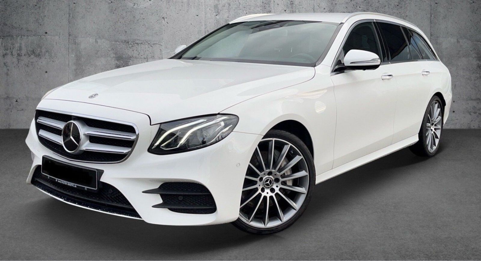MERCEDES-BENZ E350d T - AMG|Scheckheft|Garagen-KFZ|Massage