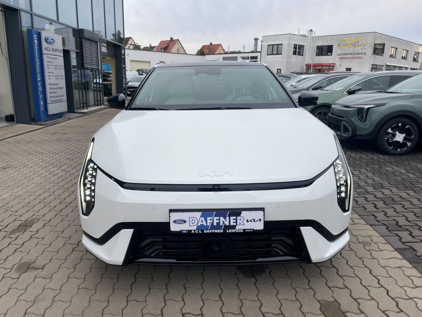 Fahrzeugabbildung Kia EV4 Fastback Kamera Schiebedach Sitzbelüftung