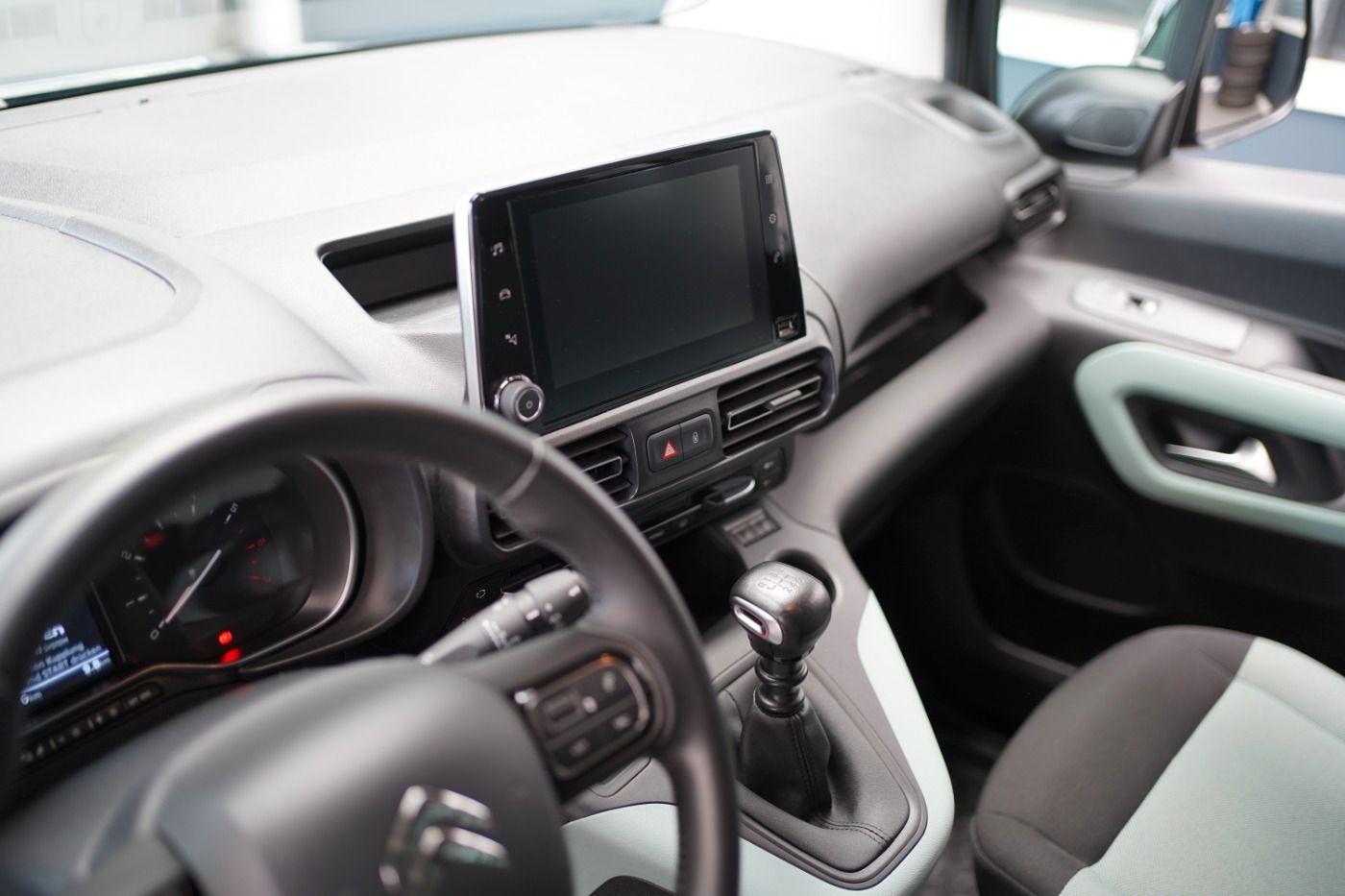 Fahrzeugabbildung Citroën Berlingo XL BlueHDi 130 Shine Standheizung AHK