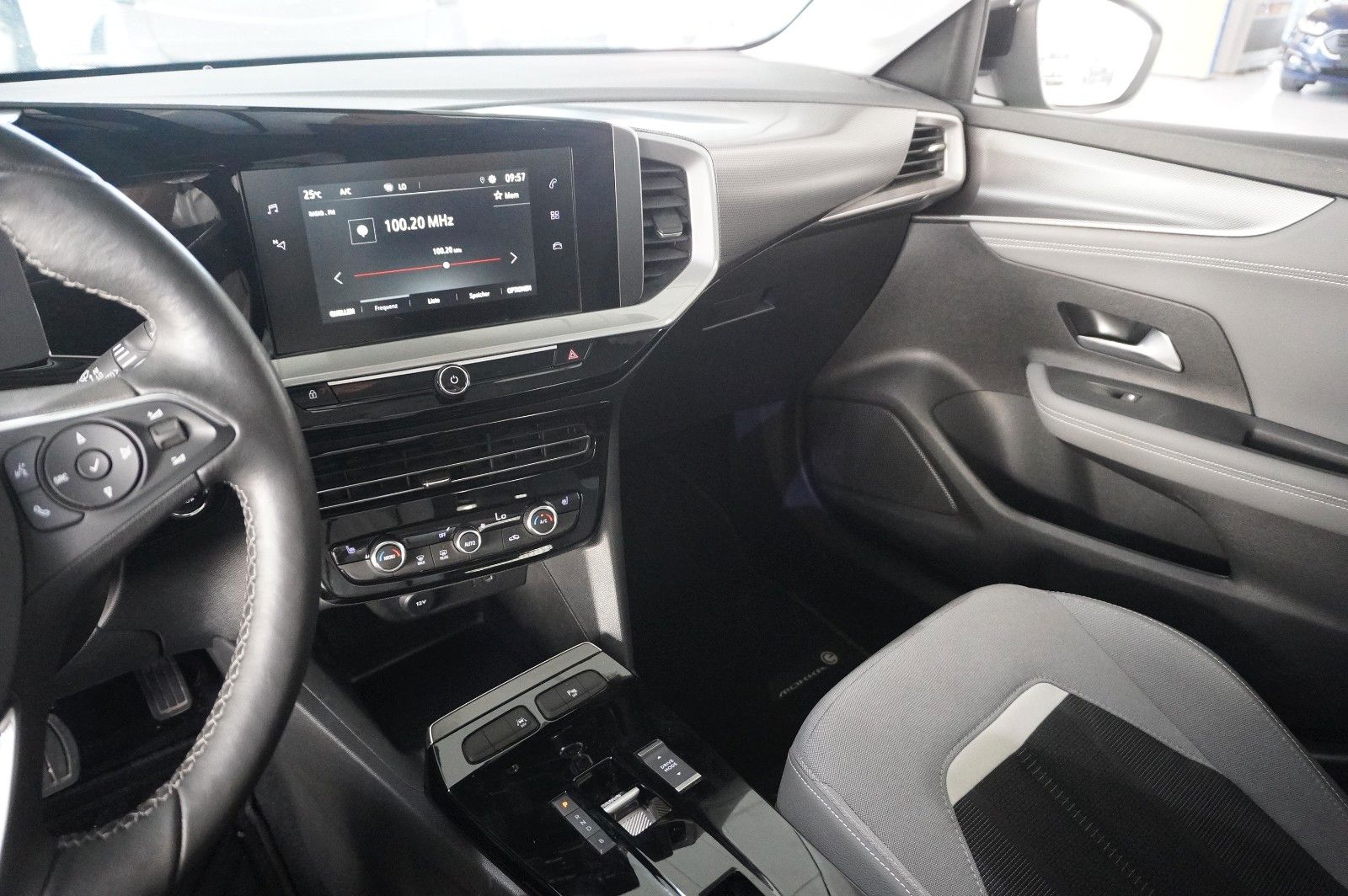 Fahrzeugabbildung Opel Mokka-e ELEGANCE 3-PHASIG NAVI/LED/KAMERA/DAB+