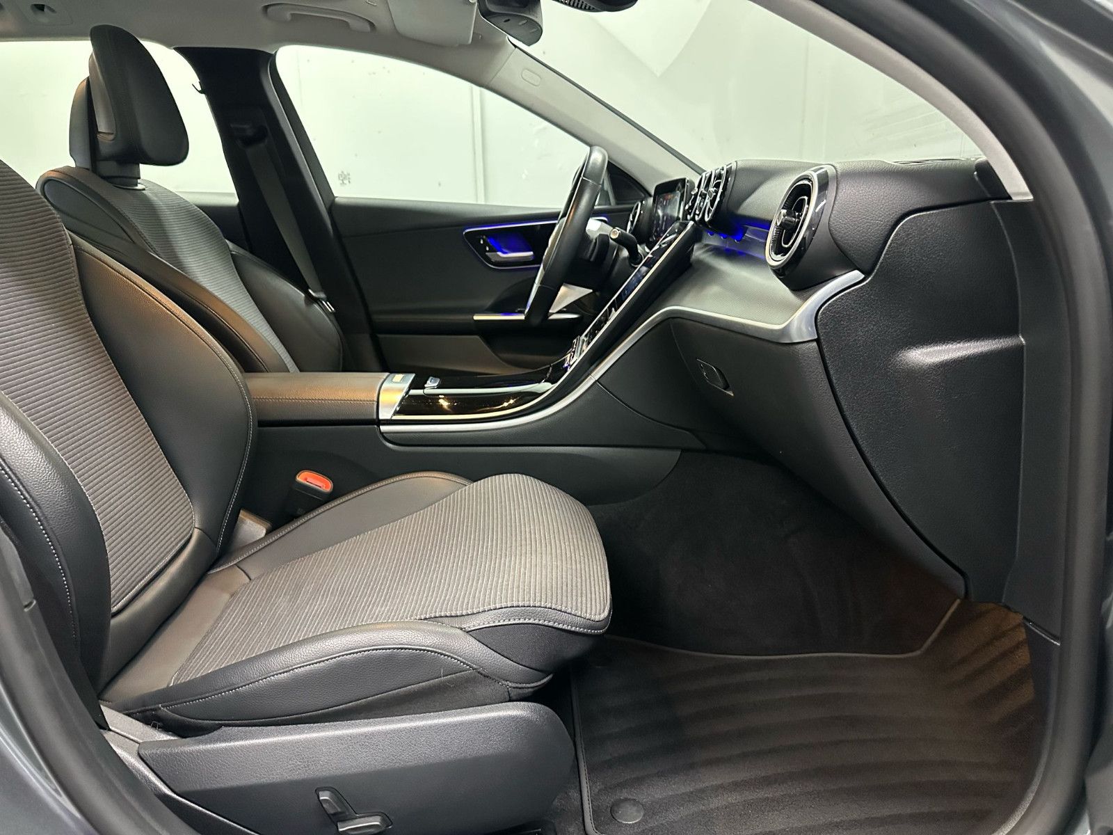 Fahrzeugabbildung Mercedes-Benz C 220 d T Autom. AVANTGARDE*PANO*KAMERA*LED*SPUR