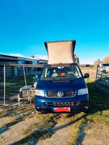 Volkswagen T5 California - blaue Volkswagen T5 California