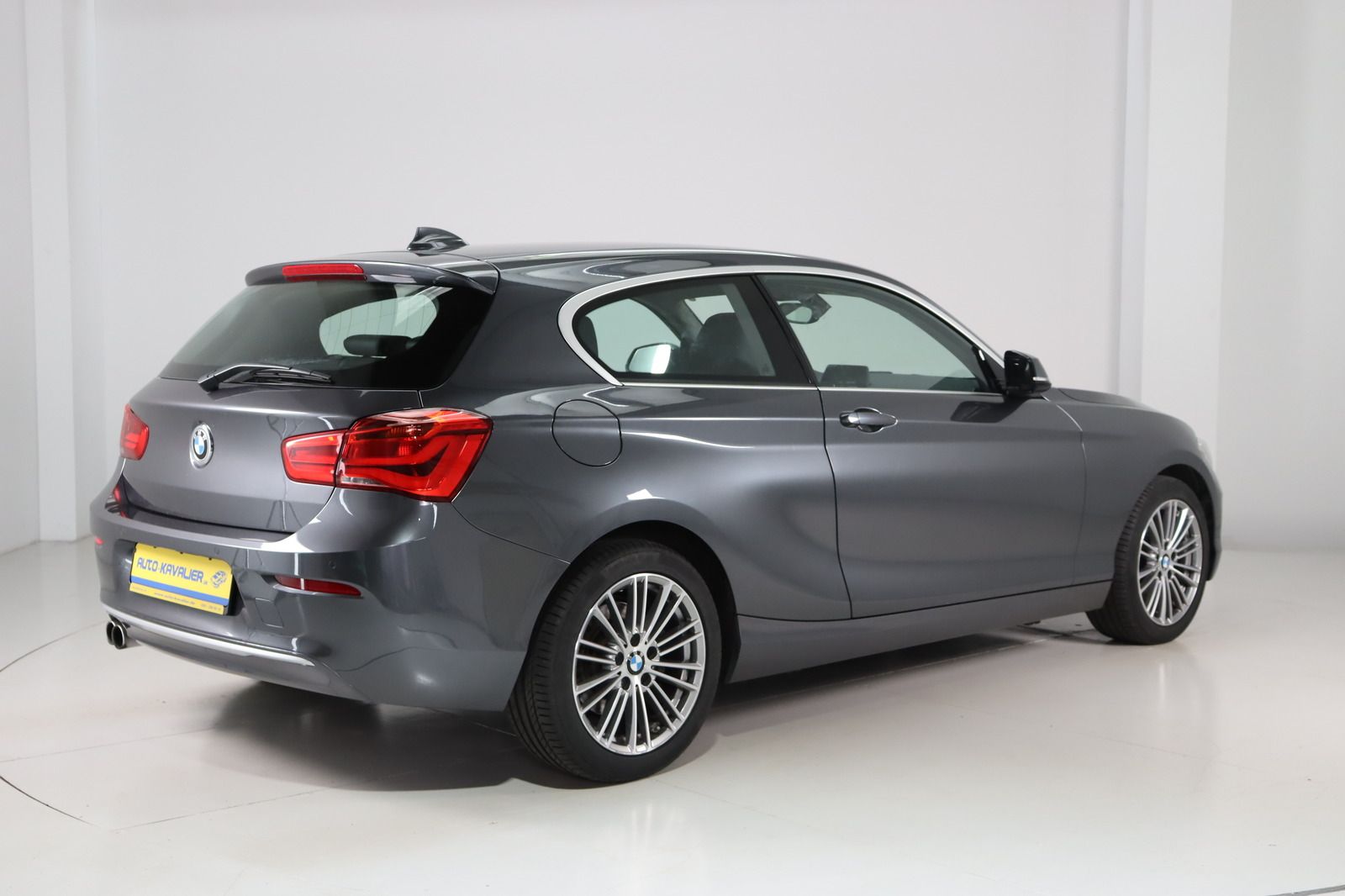 Fahrzeugabbildung BMW 125 i * LED * Keyless * Navi * Sitzhzg. * PDC