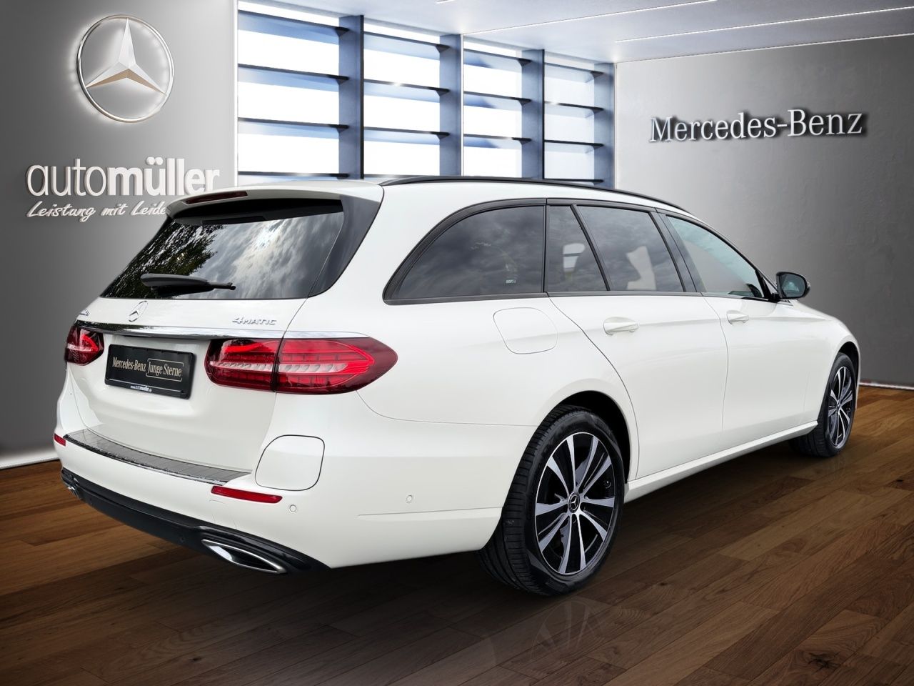 Fahrzeugabbildung Mercedes-Benz E 300 de 4M T NIGHT+AHK+PANO+360°+EASYPACK+