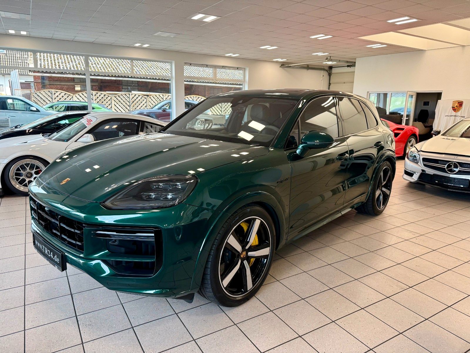 Fahrzeugabbildung Porsche Cayenne Turbo E-Hybrid SportDesign/PCCB/PTS/AHK