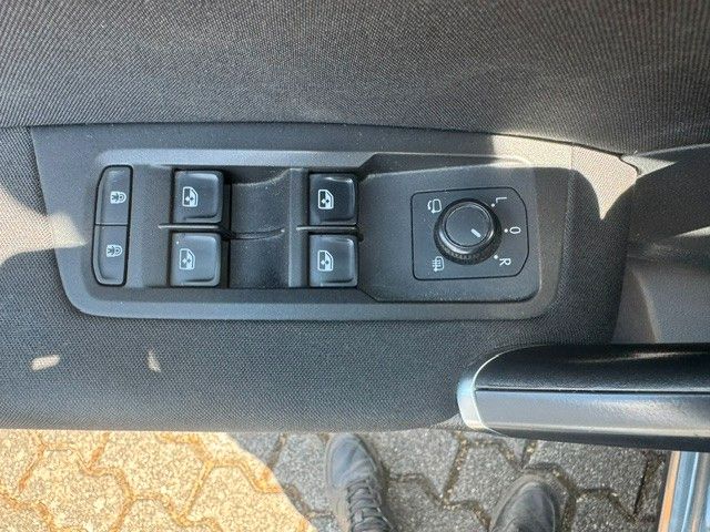 Fahrzeugabbildung Volkswagen Touran Comfortline BMT LED 7 Sitze NAVI