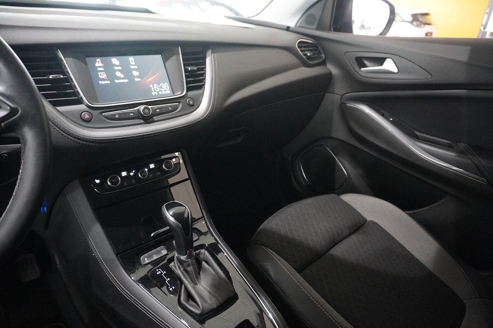 Fahrzeugabbildung Opel Grandland (X) 1.5D DESIGN  NAVI/LED/AHK/SHZ/ALU