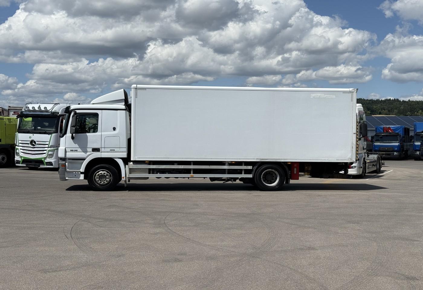 Mercedes-Benz Actros 1836 4x2 Koffer / HB / Swiss-Vehicle