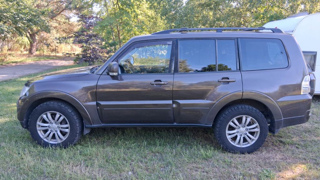 Image of Mitsubishi Pajero