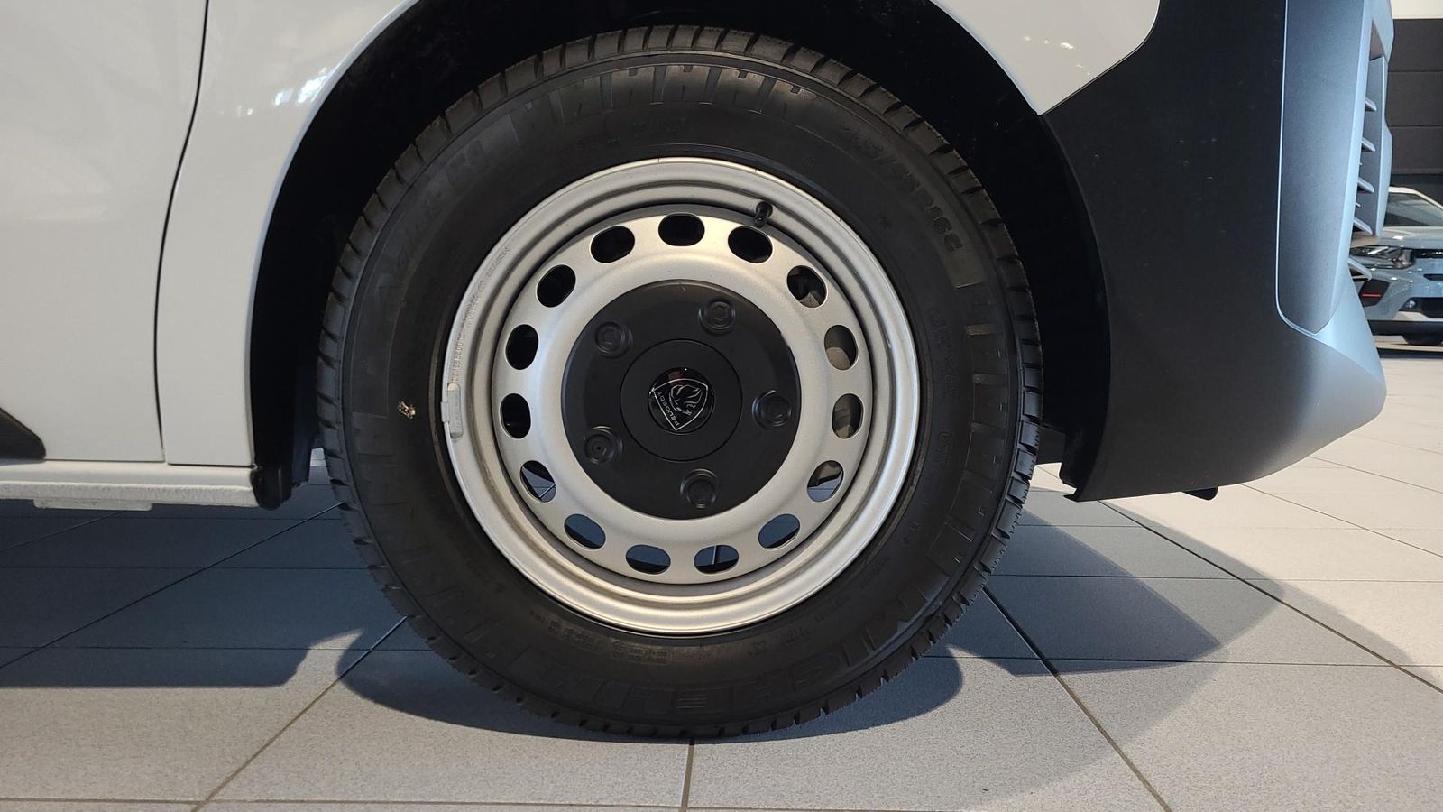 Fahrzeugabbildung Peugeot Expert  DoKa L 144 PS BlueHDi MT