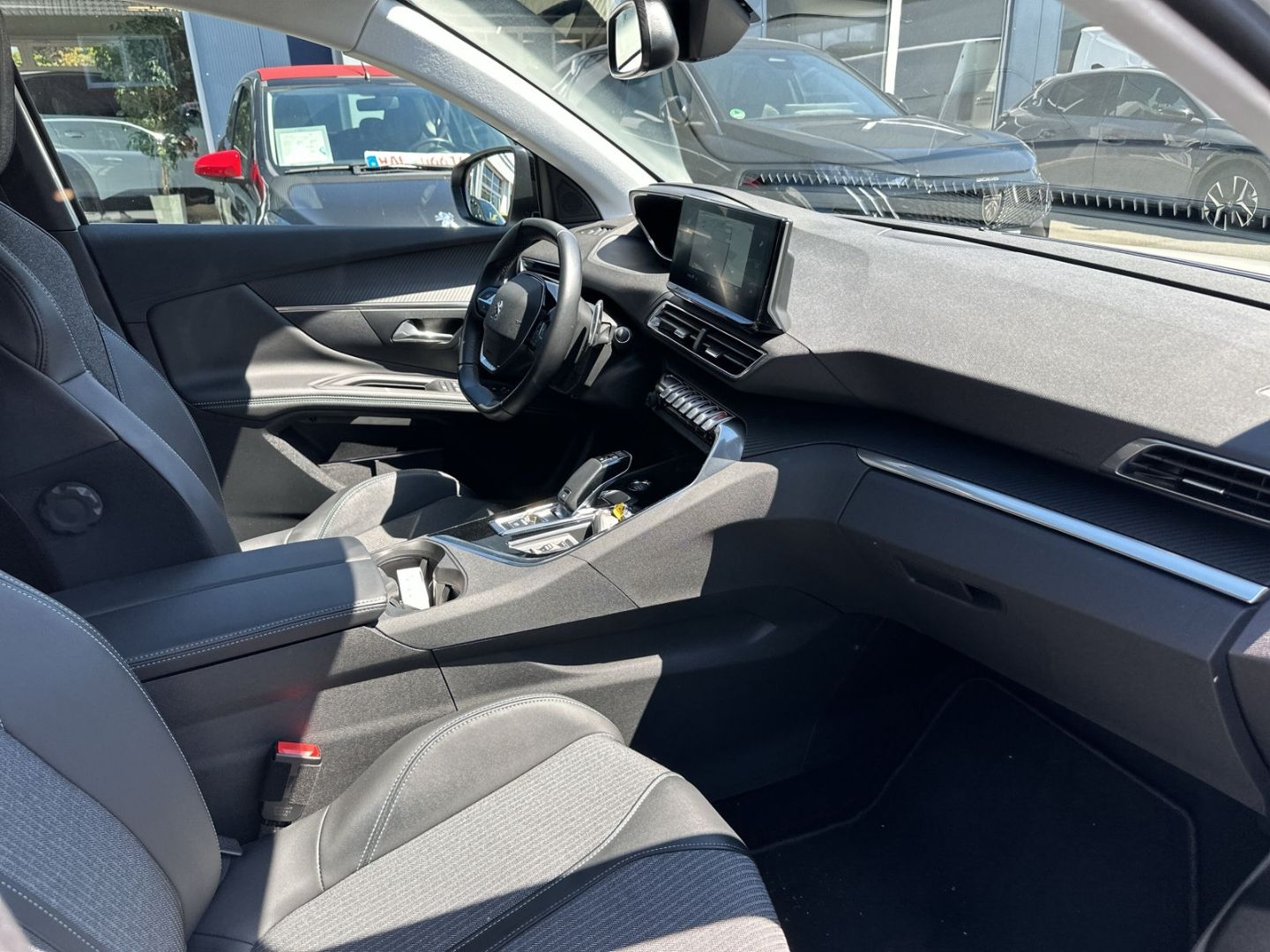 Fahrzeugabbildung Peugeot 3008 Allure 1.2 PureTech 130 Navi CarPlay Androi