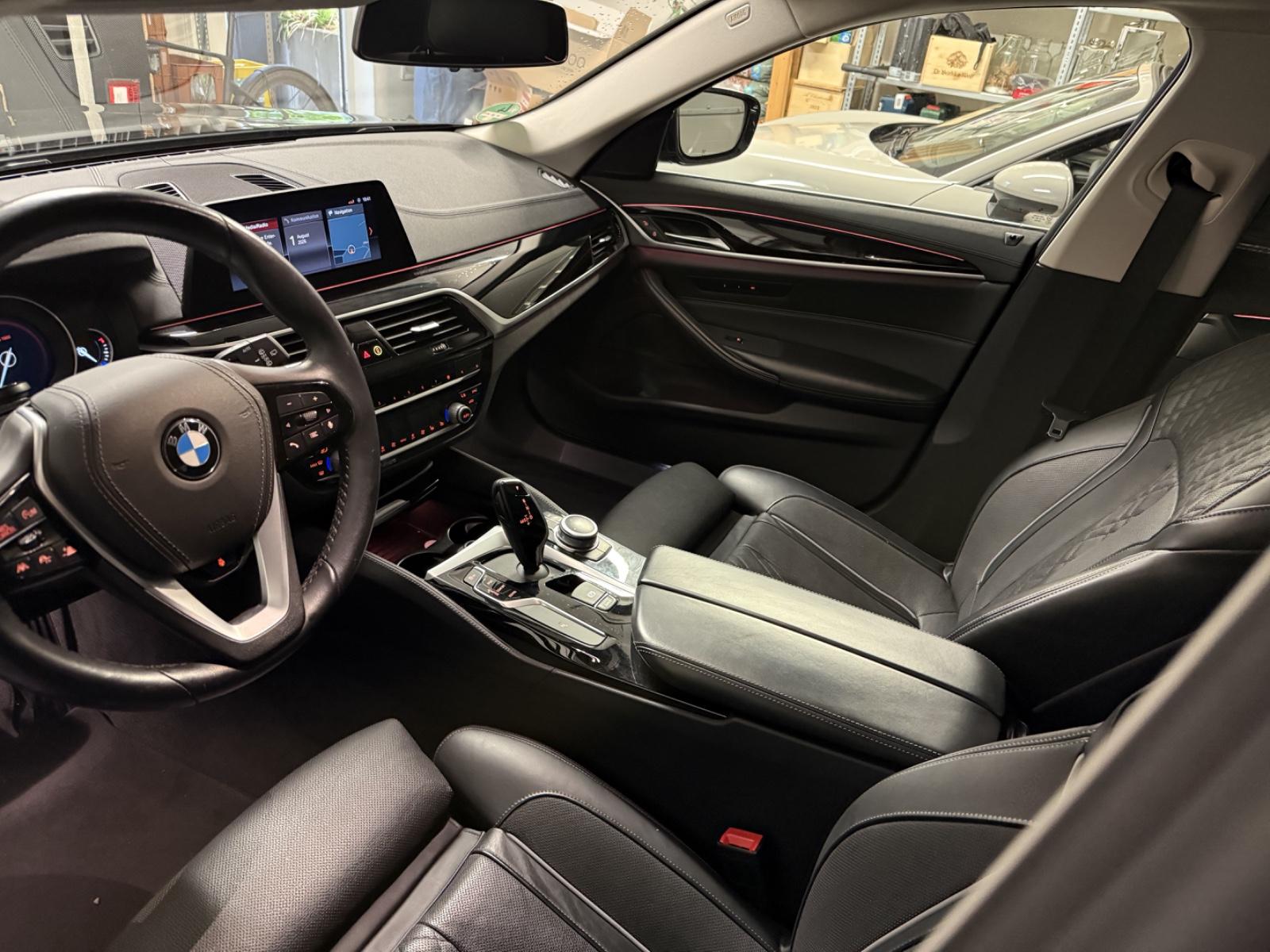 BMW 530i xDrive Touring Luxury Line Pano HUD