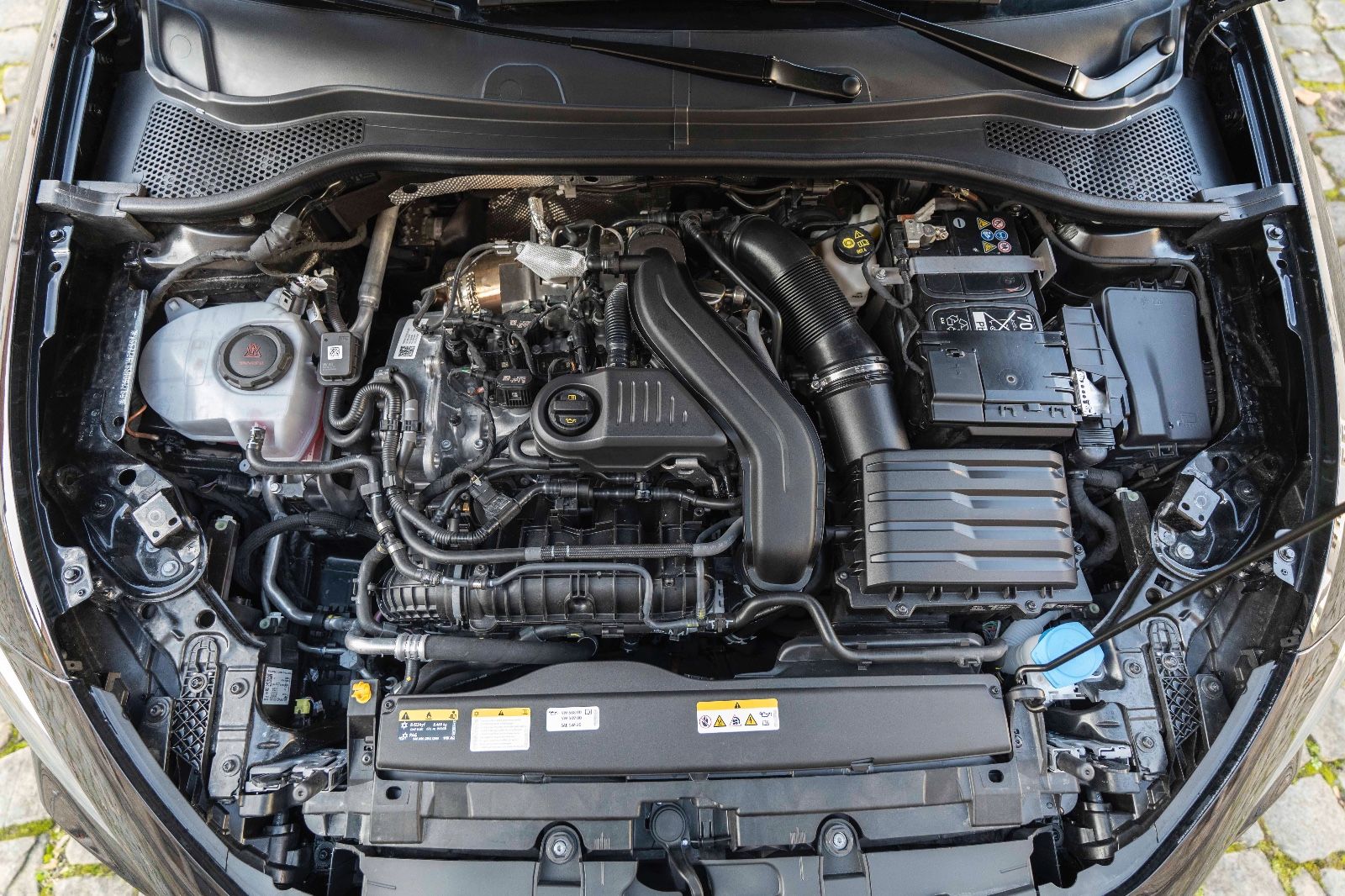 Fahrzeugabbildung CUPRA Leon Sportstourer 1.5 eTSI ACC LED TOTW CARPLAY