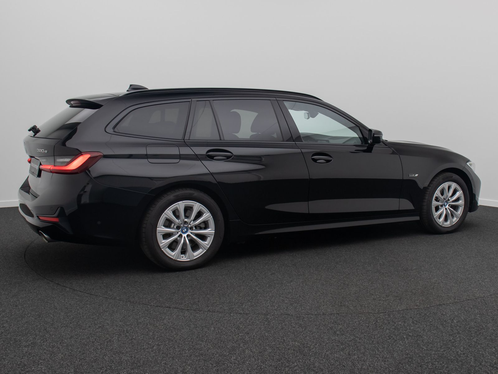 Fahrzeugabbildung BMW 320e Kamera HiFi DAB Alarm AHK Geschwindigkeitsr