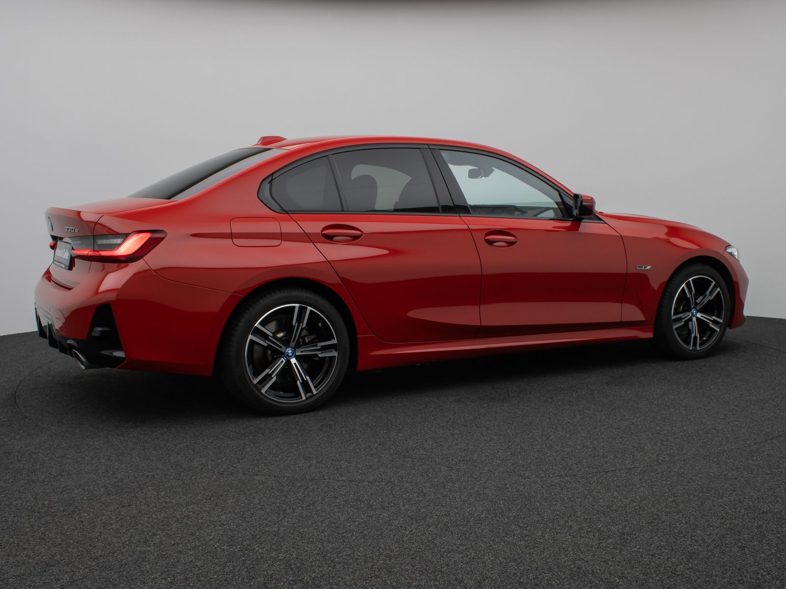 Fahrzeugabbildung BMW 330e M Sport HUD DAB PDC Geschwindigkeitsreg