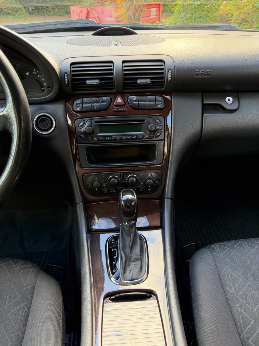 Mercedes-Benz C180 2004 — photo 8