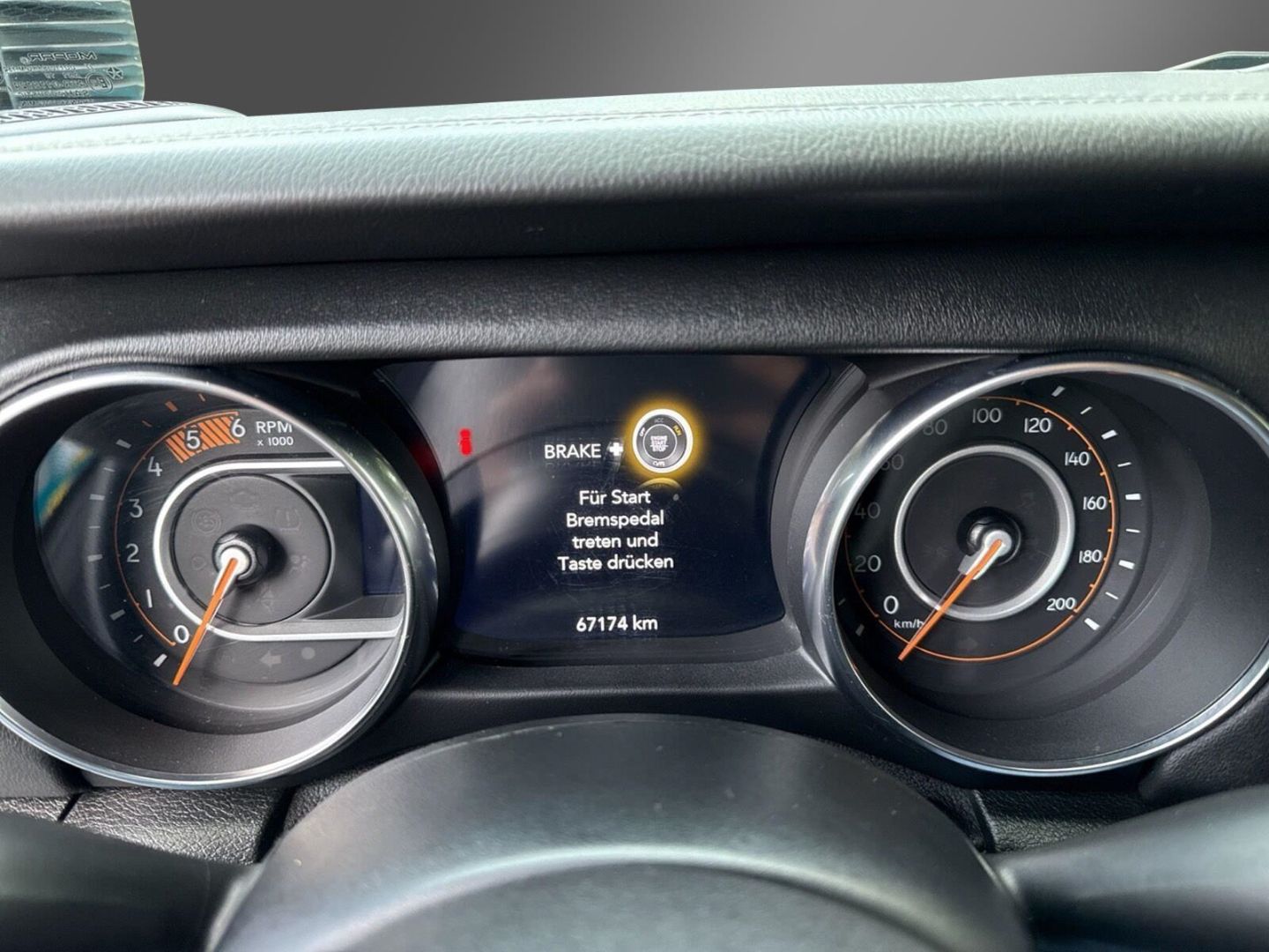 Fahrzeugabbildung Jeep Wrangler Sahara 2.2 CRDi - Umbau - Sky-One-Touch
