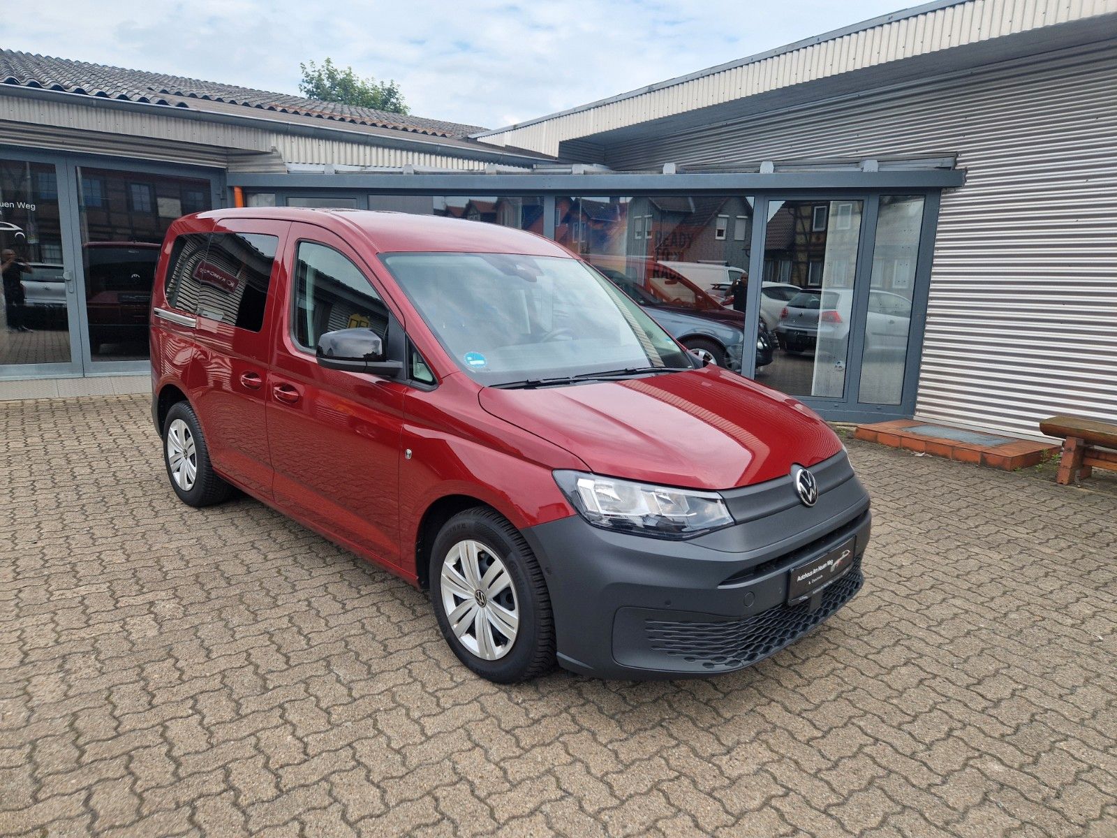 VW Caddy Basis Automatik 2xSchiebetür Klima SHZG