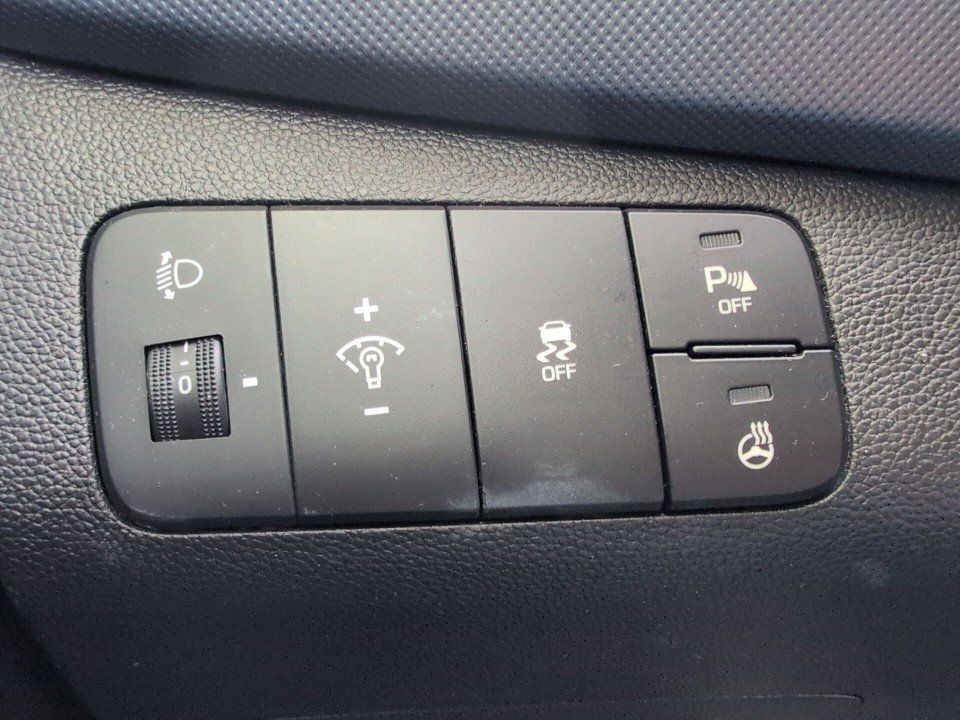 Fahrzeugabbildung Hyundai i10 1.2 CLASSIC 1HD GARANTIE SHZ+LHZ+KLIMAAT+PDC