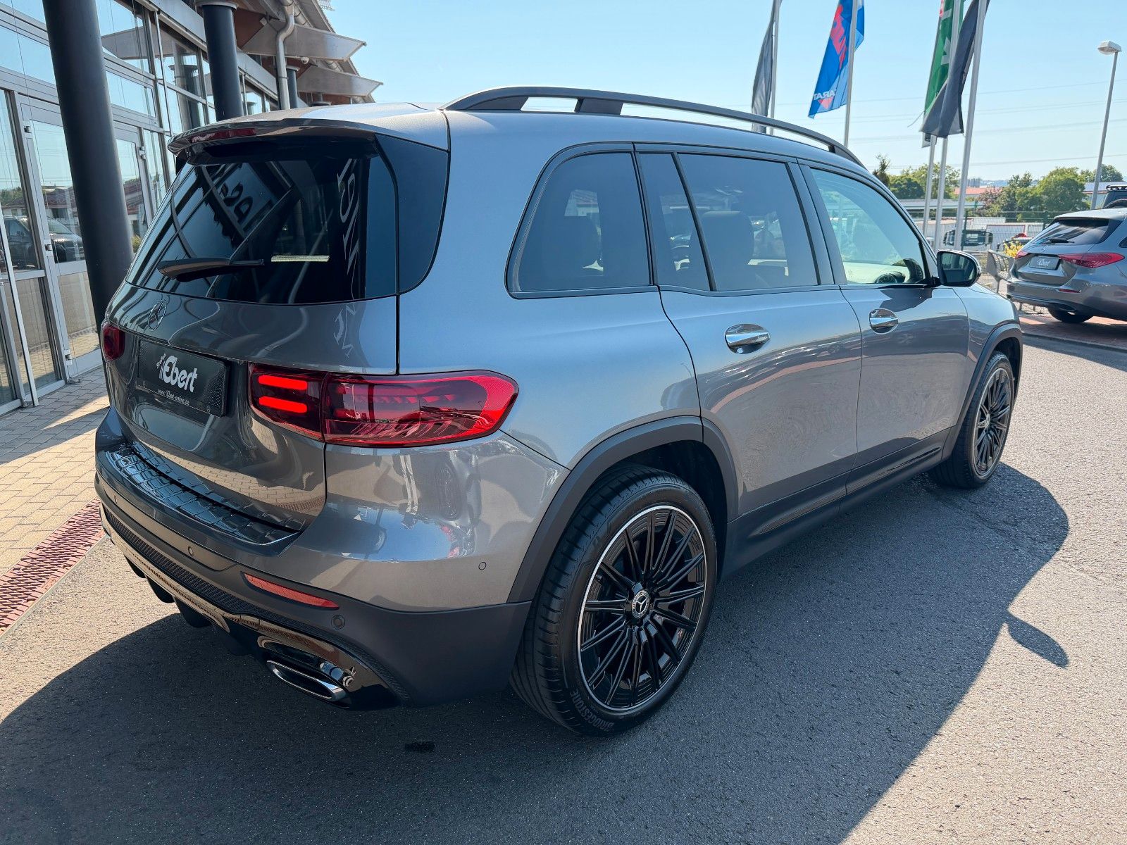 Fahrzeugabbildung Mercedes-Benz GLB 250 4M AMG Night+Pano+Burm+360°+Keyless+20"