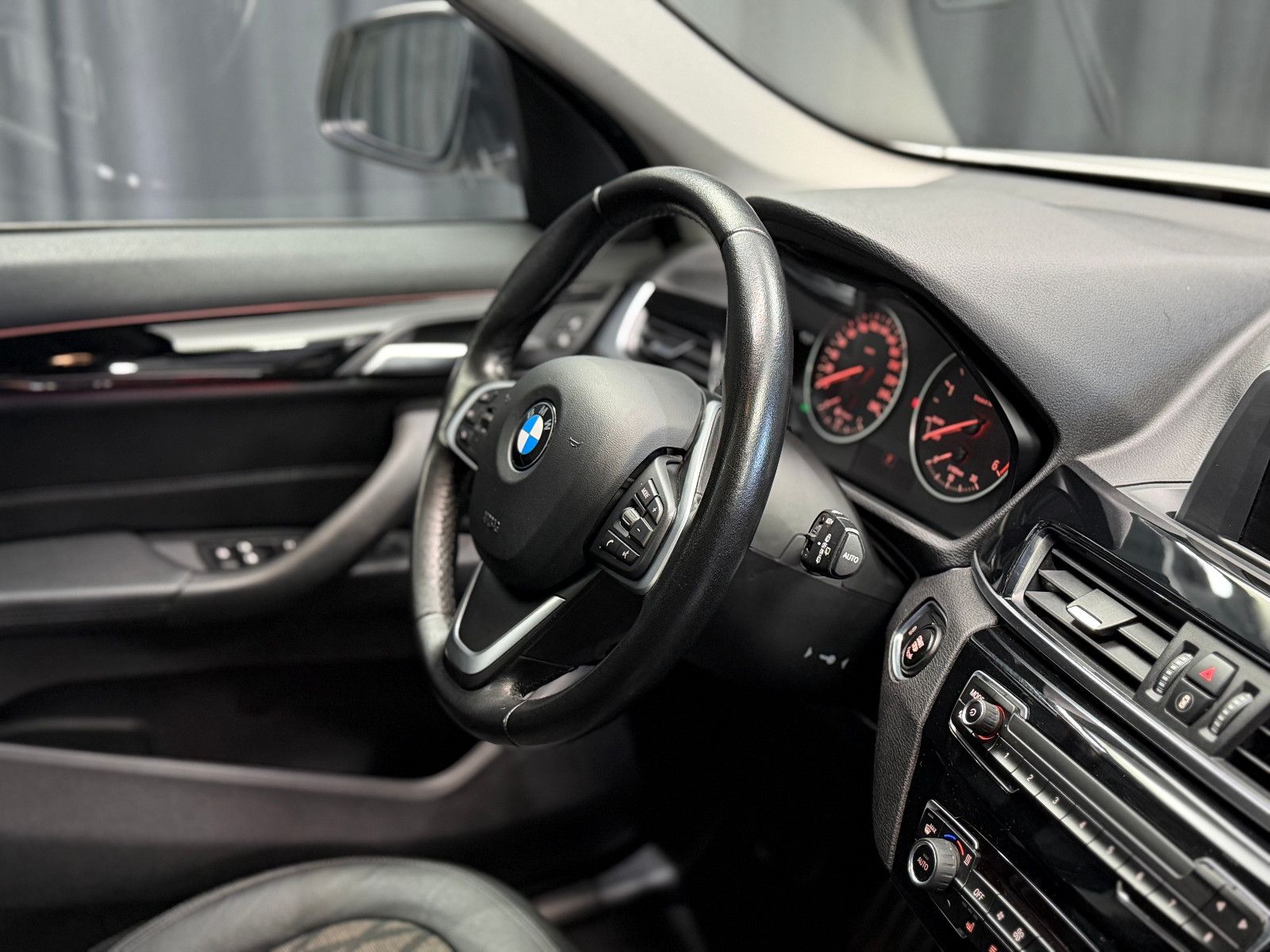 Fahrzeugabbildung BMW X1 xDrive 20 d xLine|AHK|PANO|PDC|NAVI|AUTOMATIK
