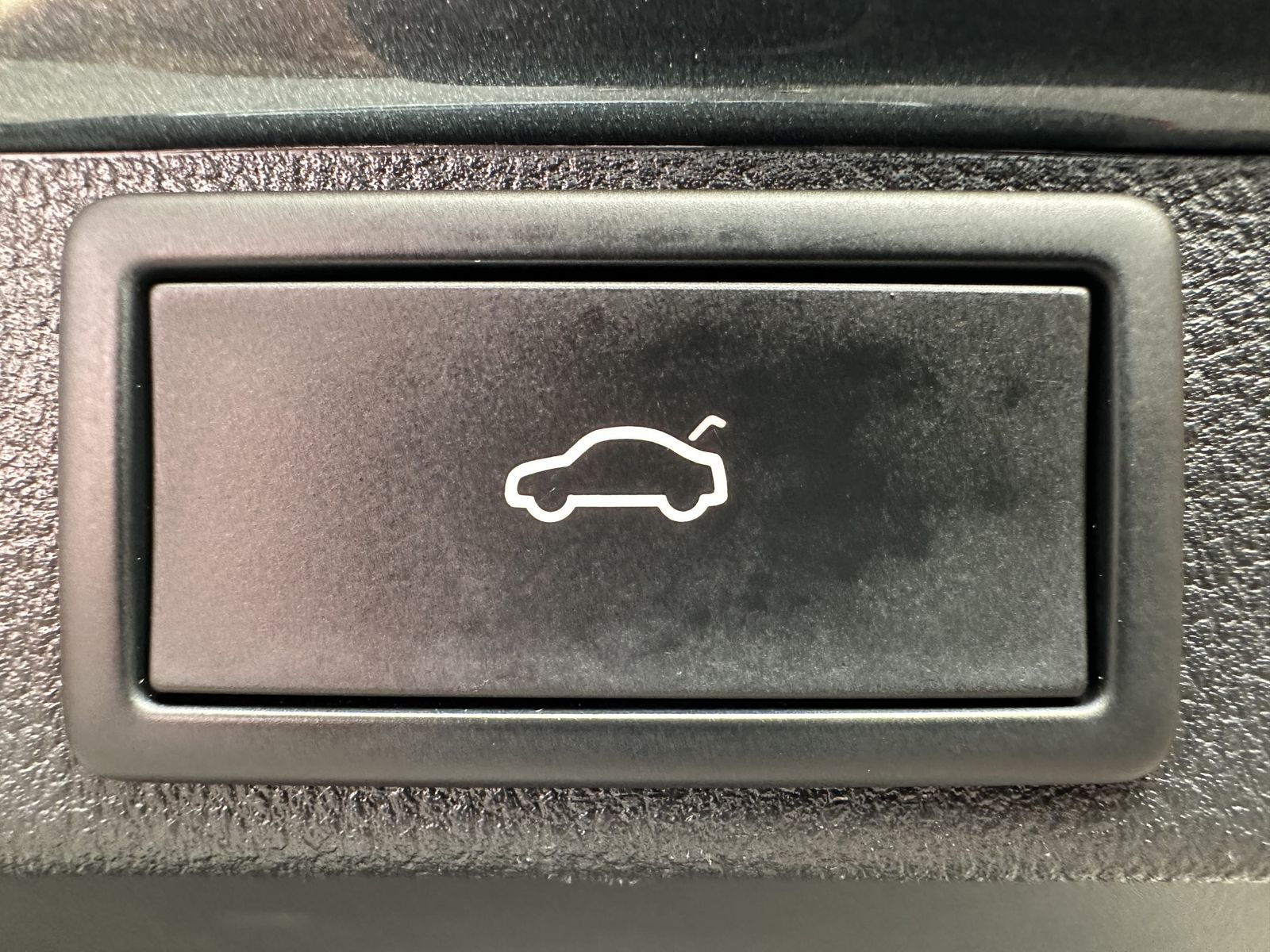 Fahrzeugabbildung SKODA Octavia Combi 1.4 TSI iV DSG Style NAV+LED+PANO