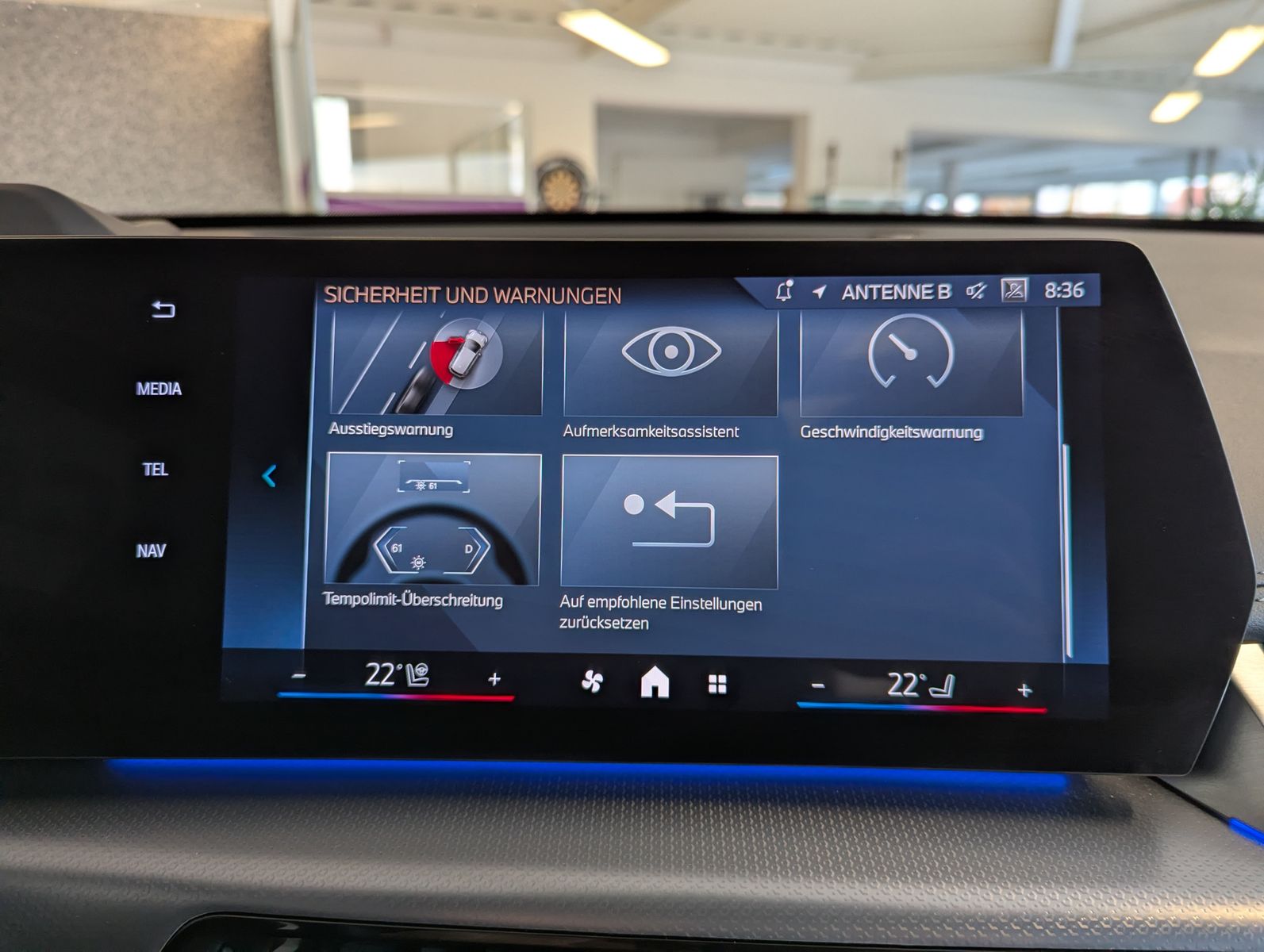 Fahrzeugabbildung BMW X1 23 i M-Sport Innovat.-Comfort-Paket Pano AHK