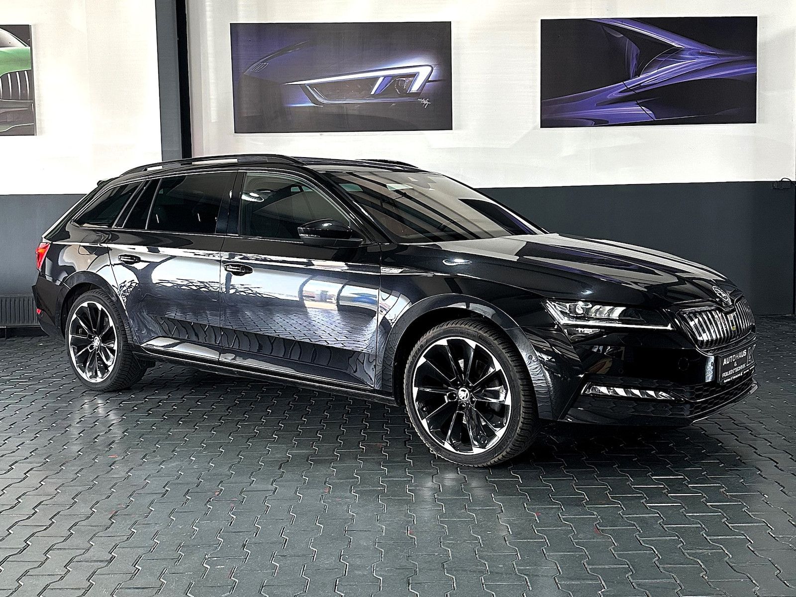 Skoda Superb SPORTLINE IV*BLACK*PANO*ST-HZG*AHK*360* imagem 2